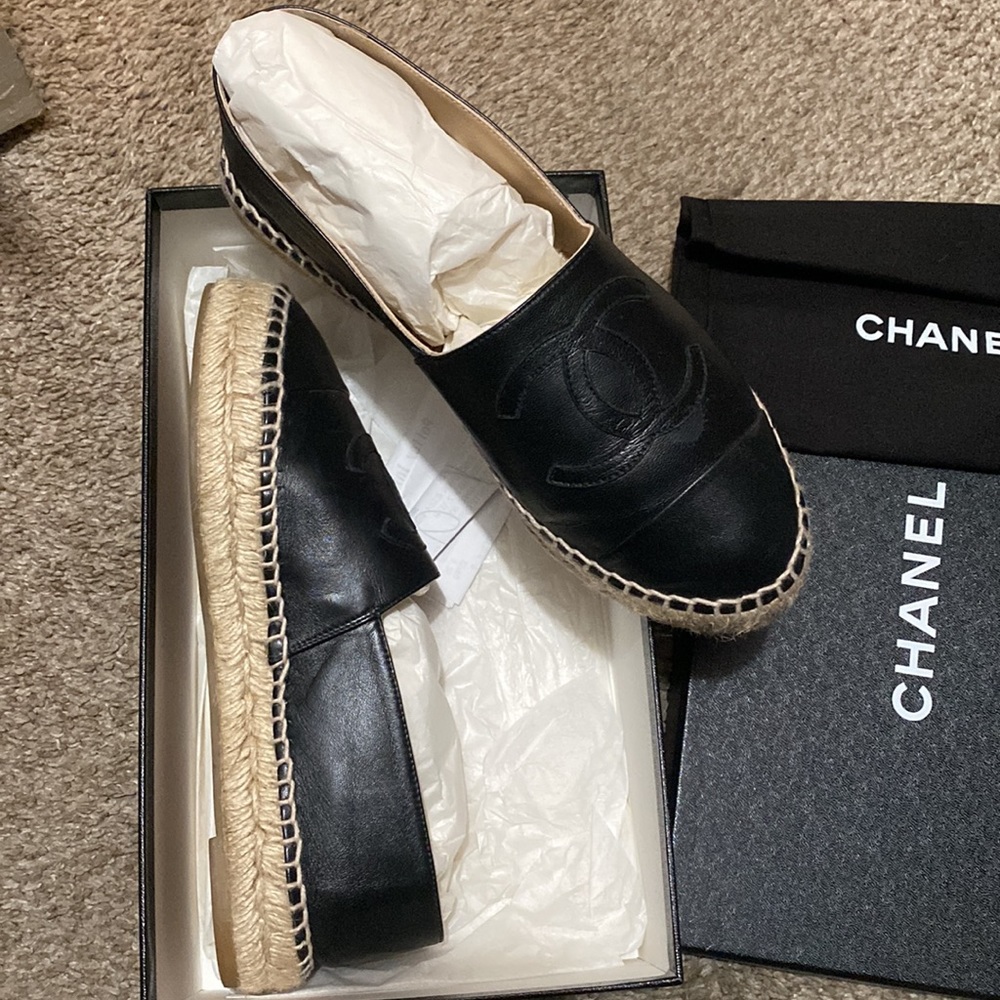Chanel Women shoes - Picture 2 of 6